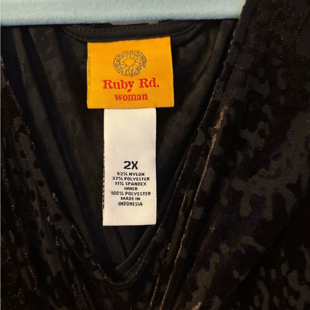 Ruby Rd. Black Textured V-Neck Top - Picture 2 of 5